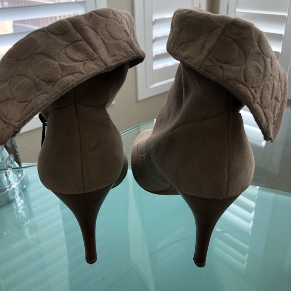 Coach Ankle Boots\Booties, Taupe, Suede, Size 9B - Picture 6 of 11